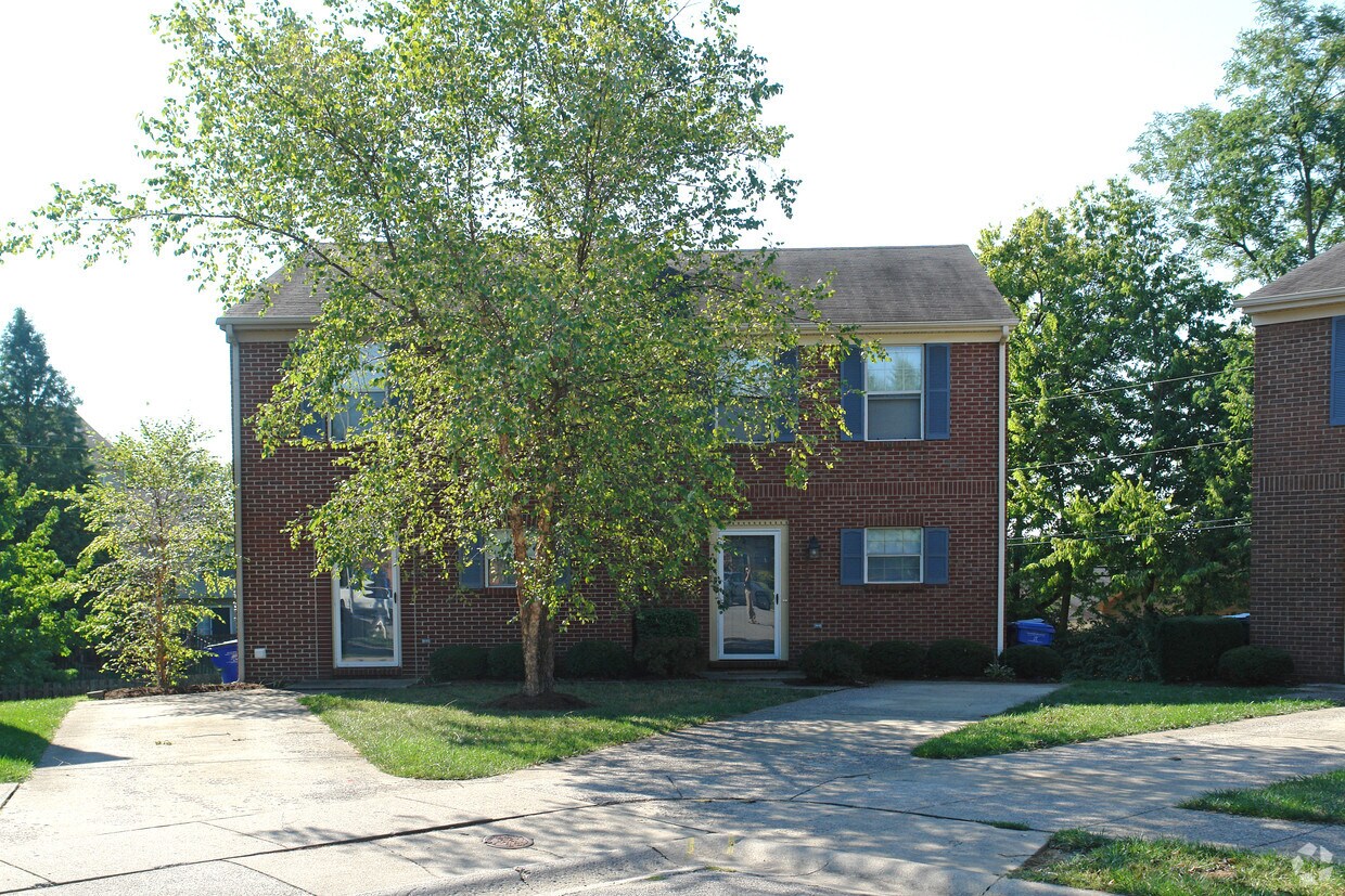 Primary Photo - 2810 Point Ct