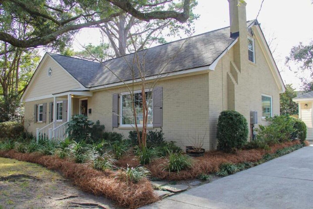 Primary Photo - 4BD/3BA PLUS LOFT AND DETACHED ADU Located...