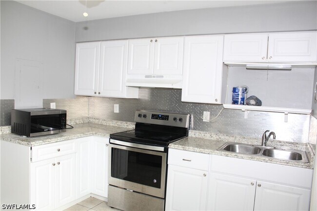 Foto del edificio - 334 Cape Coral Pkwy W