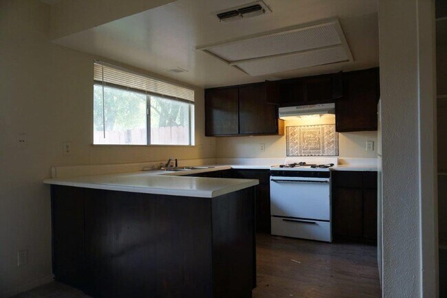 Foto del edificio - 5919 Hidden Valley Trail