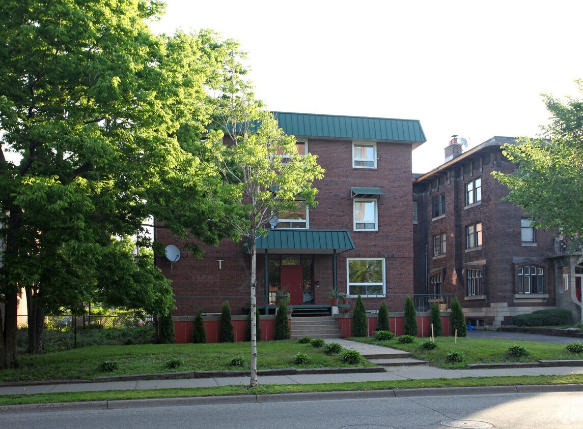 Building Photo - 1121 University Ave SE