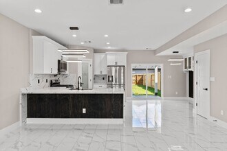 Building Photo - 7925 Colonial Ln