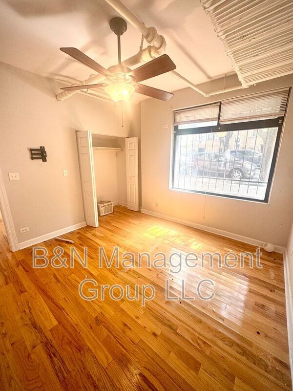Foto del edificio - 910 W Oakdale Ave