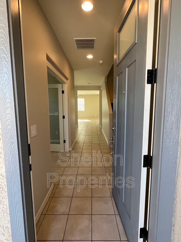 Foto del edificio - 10817 W San Juan Ave