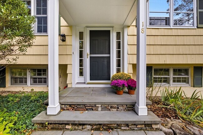 Foto del edificio - 18 Taylor Rd