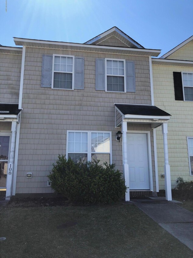 Primary Photo - 106 Streamwood Dr