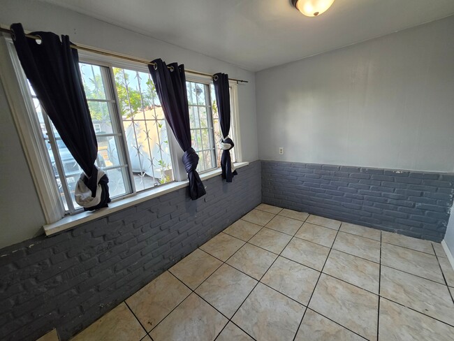Building Photo - 1318 W 119th St