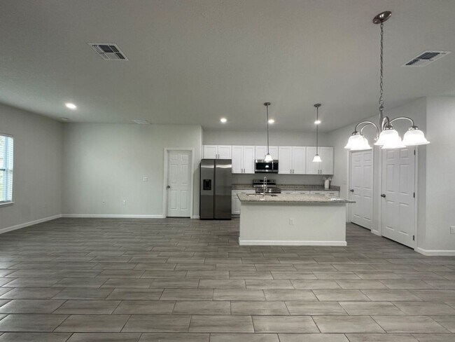 Foto del edificio - Newly Constructed Modern 4 Bed 2 Bath Home!!
