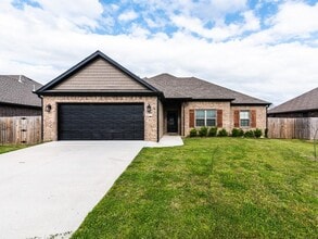 Building Photo - 911 Bob Glen Cir