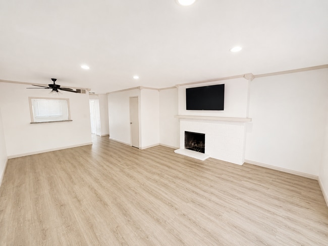 Building Photo - 6821 Alvarado Rd