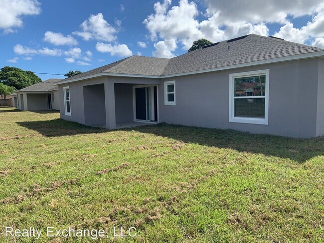 Foto del edificio - 4 br, 2 bath House - 611 Crowberry Rd NE