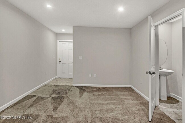Building Photo - 5958 Creekside Crossing Dr