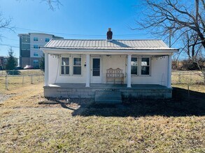 Building Photo - 903 Kabrich St