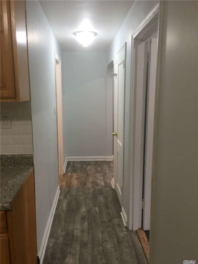 Foto del edificio - 84-30 Little Neck Pkwy