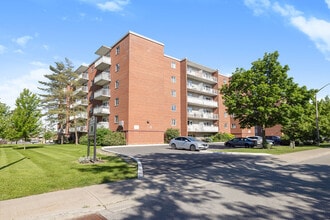 Building Photo - 48 Laverock Avenue