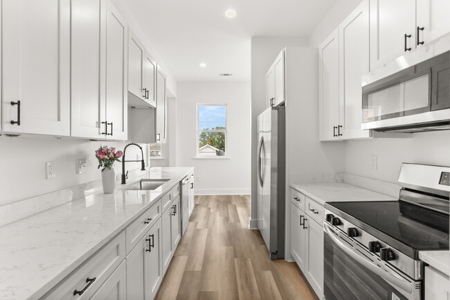 Foto del edificio - 2533 Amelia St