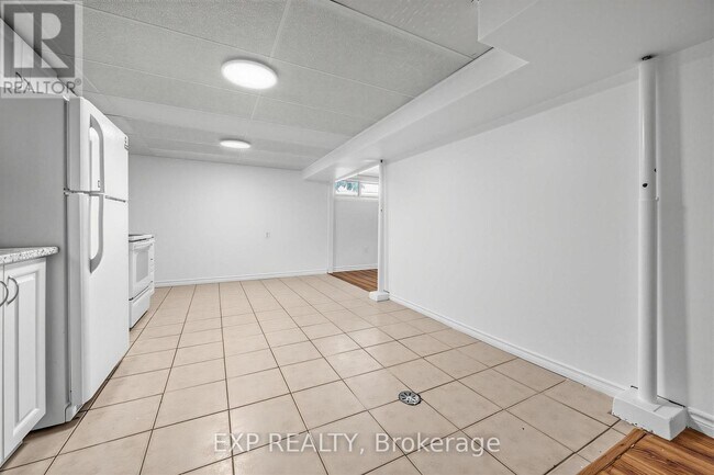 Building Photo - 847 Upper Ottawa St