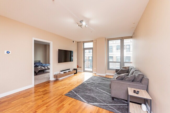 Foto del edificio - 565 W Quincy St