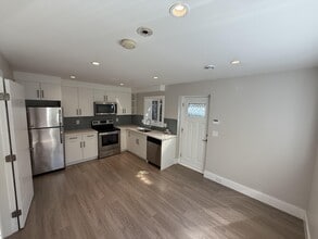 Building Photo - 3842 Emerald Dr