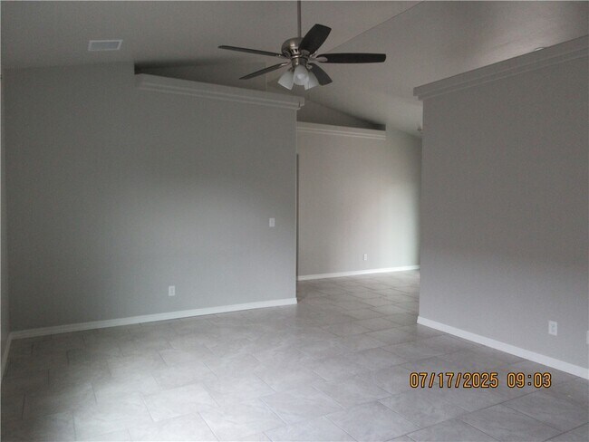 Foto del edificio - 3555 N Kenneth Rd