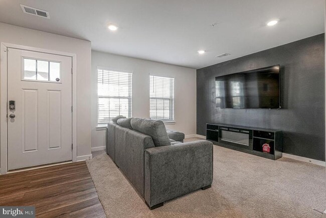 Foto del edificio - 313 Soft Rush Ln