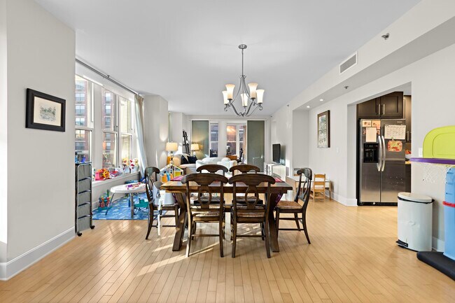 Foto del edificio - 1125 Maxwell Ln