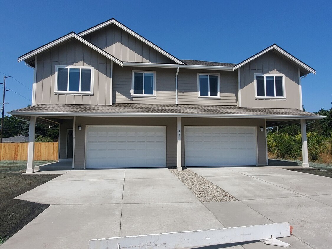 203 Scott St Unit B, Centralia, WA 98531 Room for Rent in Centralia