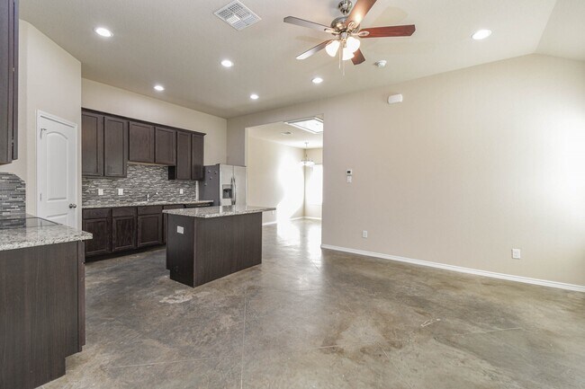 Foto del edificio - 15786 Cottonwood Dr