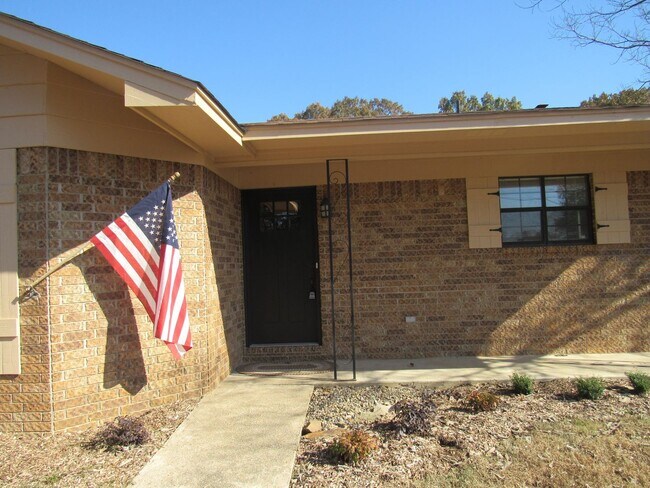 Building Photo - Questions call Peggy Goodman 501 676 1758 ...