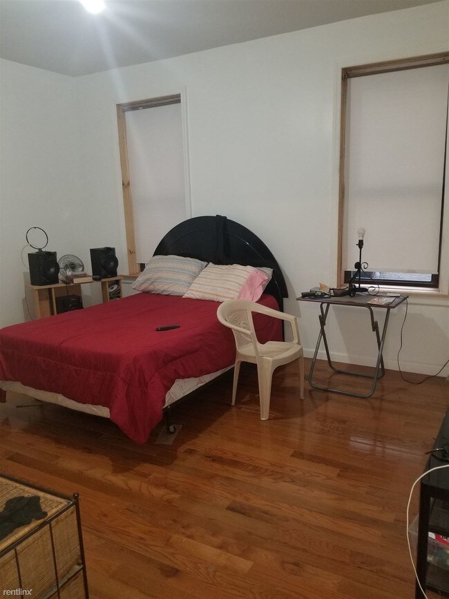 Building Photo - 1 br, 1 bath  - 823 Brooklyn Ave
