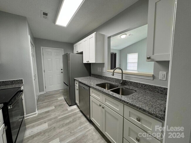 Foto del edificio - 1302 Eagles Landing Dr