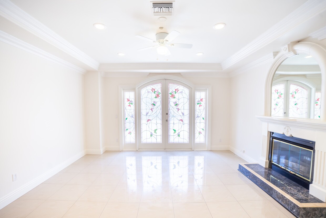 11952 Montana Ave, Los Angeles, CA 90049 Condo for Rent in Los