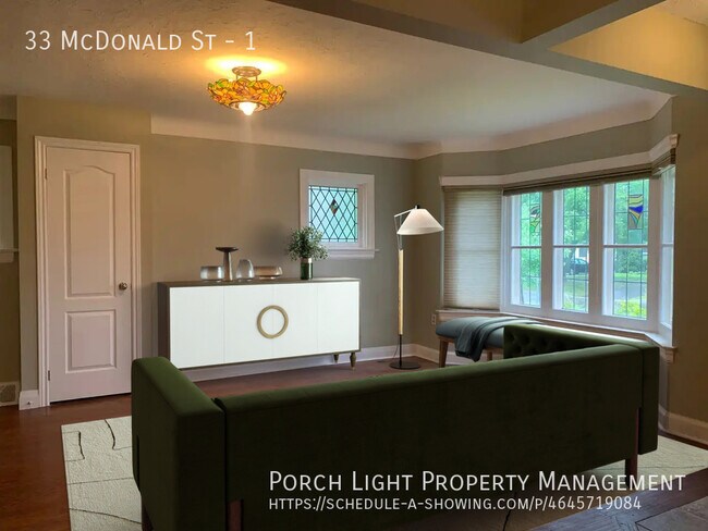 Photo du bâtiment - Main Floor 3 Bedroom in St. Catharines with Parking, Yard and Laundry