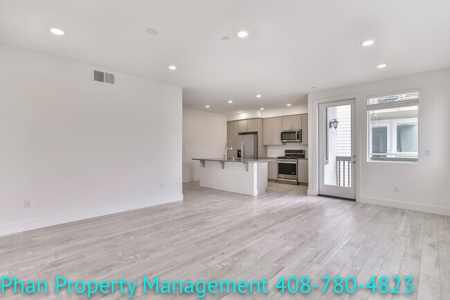 Foto del edificio - 1421 Nightshade Rd