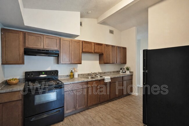 Foto del edificio - 8834 Darlington Dr