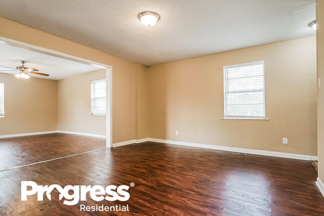 Building Photo - 3117 Parkwood Rd