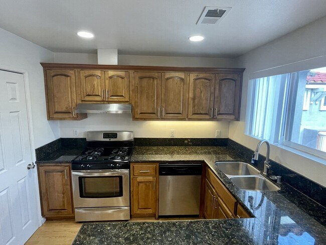 Foto del edificio - 1061 Saturn Blvd