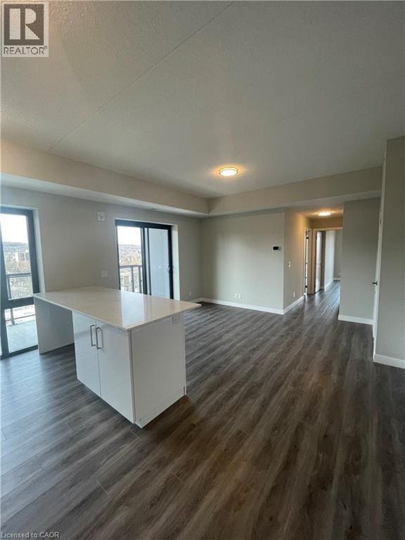 Building Photo - 15 Queen St S