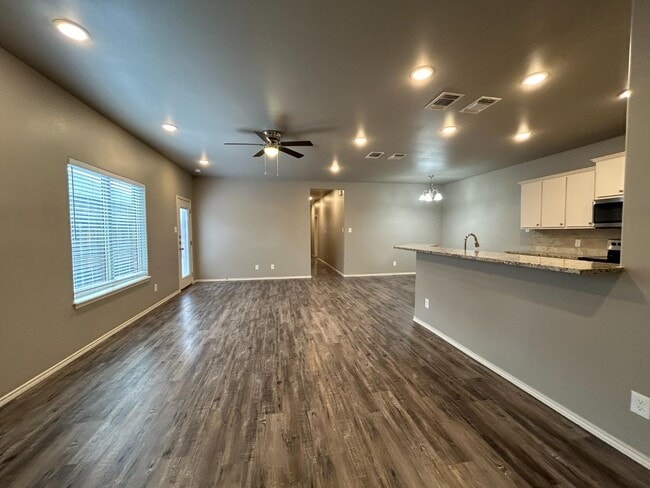 Building Photo - 706 Hillshire Ave
