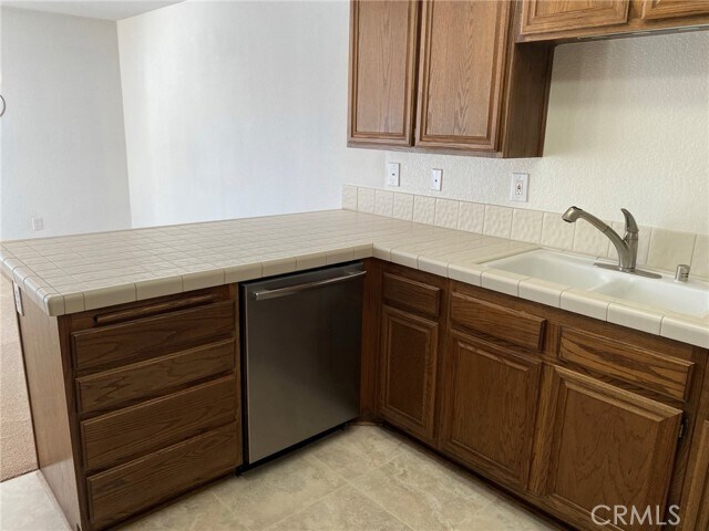 Building Photo - 5050 Canyon Crest Dr