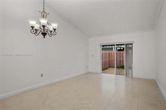 Foto del edificio - 330 NW 114th Ave