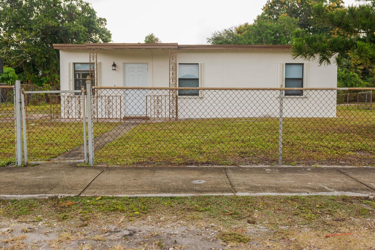 15955 NW 22nd Ct, Opalocka, FL 33054 House Rental in Opalocka, FL