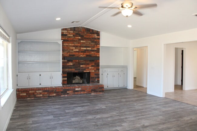 Photo - 1403 W Aries Rd House