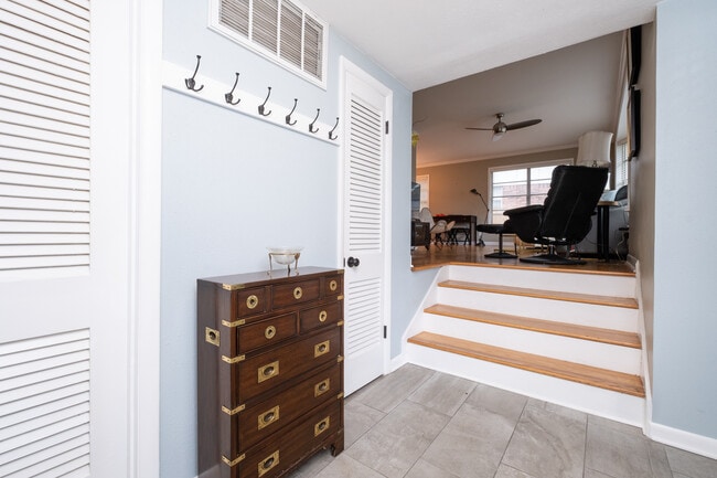 Foto del edificio - 312 Schoolwood Ln