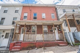 Building Photo - 134 W Spruce St