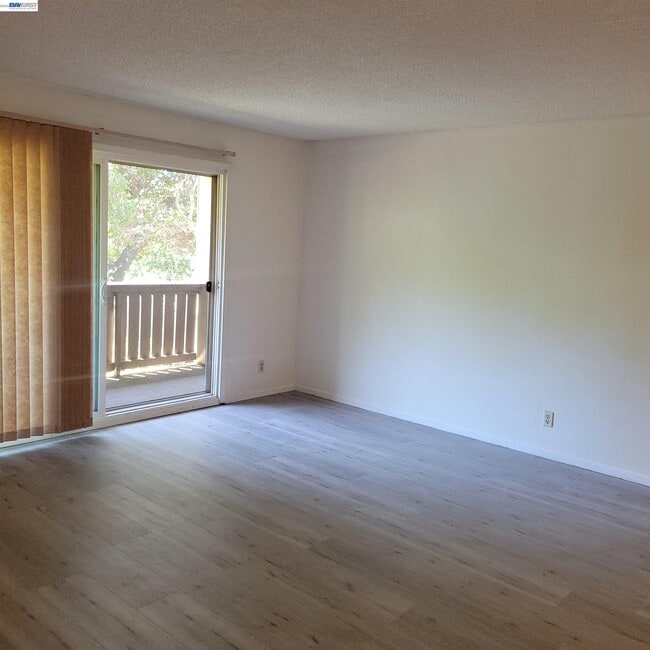 Foto del edificio - 1321 Webster St