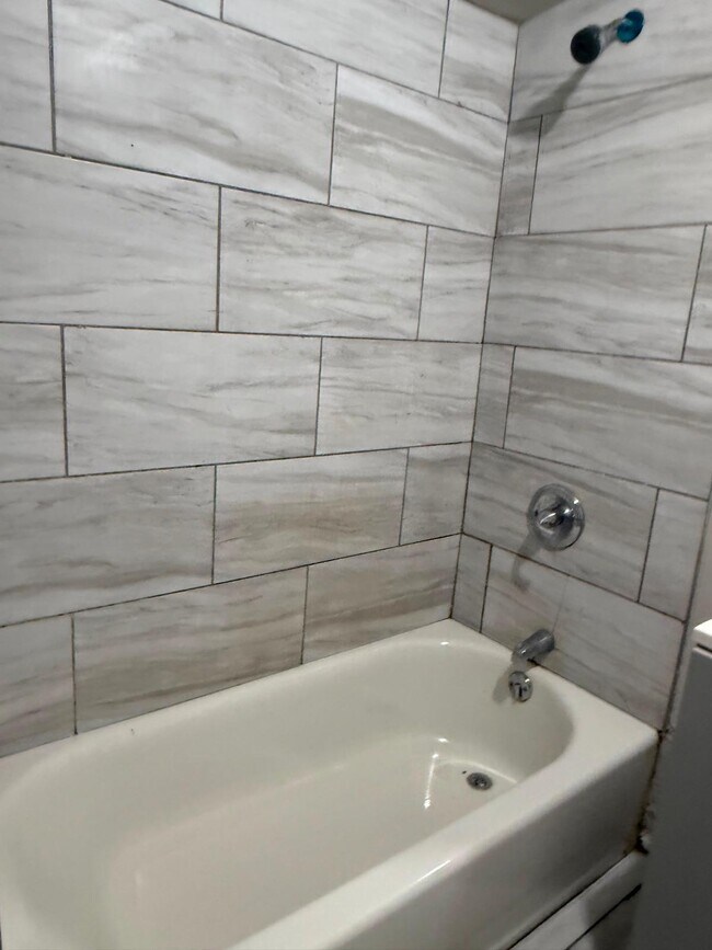Foto del edificio - 105 SW 43rd St