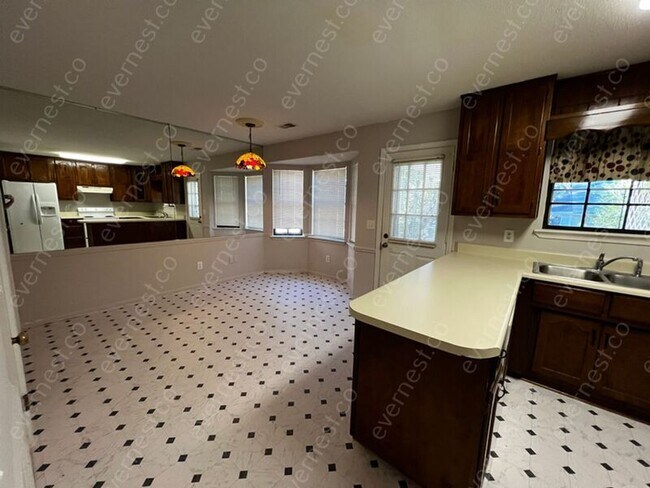 Building Photo - 380 Jamestown Manor Dr