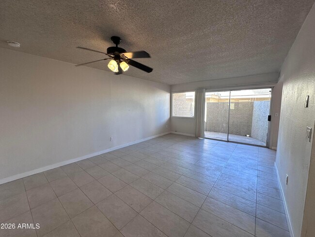 Foto del edificio - 2690 N 43rd Ave