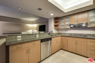 Building Photo - 13700 Marina Pointe Dr